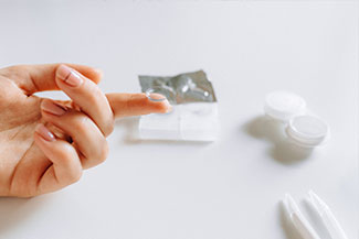 Inserting and Removing Scleral Lenses Thumbnail.jpg